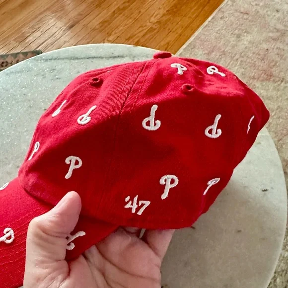 ‘47 Phillies Hat with the Phils logo all over - Picture 4 of 6